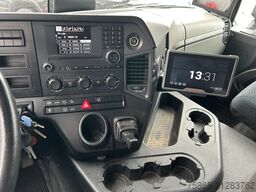 Mercedes-Benz Antos 2124 / 18 Ton / 150 dkm / Box / Loadlift ...