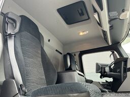 Mercedes-Benz Antos 2124 / 18 Ton / 150 dkm / Box / Loadlift ...