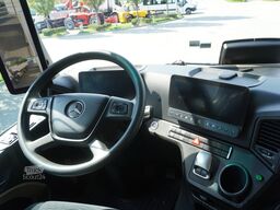 Mercedes-Benz Actros 2546 / Lecapitaine refrigerator