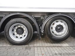 MAN TGX 26.400 / IGLOOCAR / Carrier Supra