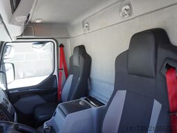 Renault D210 12T / Bitemperature Refrigerator