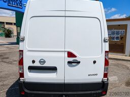 Nissan NV 400