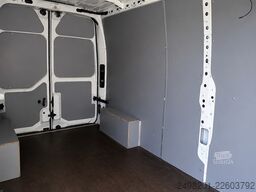 Nissan NV 400