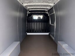 Nissan NV 400