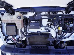 Renault D210 12T / Bitemperature Refrigerator