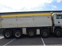 MAN TGS 49.460 10x8 tipper 413.700km