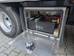 Fliegl 3-Achs Jumbo Gardinen Sattelauflieger