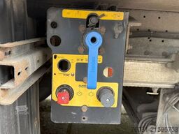 SCHMITZ CARGOBULL 3 Axle Frigo Thermo king SLXe Spectrum H2.65m