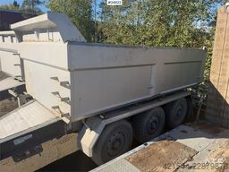 Istrail Triple-Axle Trailer