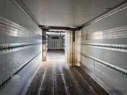 MERCEDES-BENZ 2540 LL 6x2/4 Kühlkoffer 8.2m LBW 2,5t  Carrier