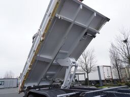 Mercedes-Benz Arocs 2636 6x4 / 2-way tipper / Fassi