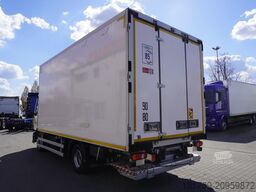 Renault D12 / Lamberet refrigerated truck / lift