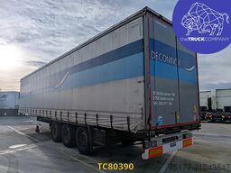 Krone curtainsider hardwood floor