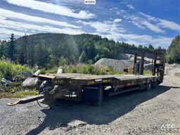 McCauley MAC machinery trailer with hydraulic loading ramps
