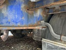 Tyllis jumbo semi-trailer with HMF crane