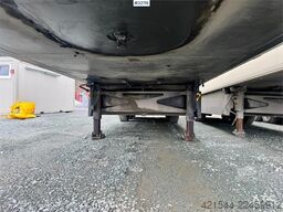 Schmitz SKO 24 refrigerated box semi-trailer with freezer