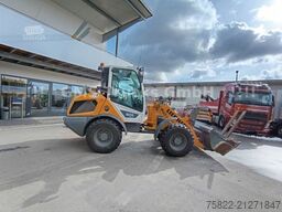 LIEBHERR 504C / SW / Gabel + Schaufel / Wenig Stunden