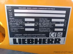 LIEBHERR 504C / SW / Gabel + Schaufel / Wenig Stunden