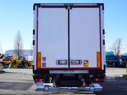 Renault D19 Wide 4x2 E6 / Lamberet 22 EPAL refri