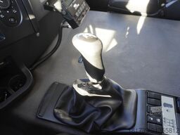 Renault D19 Wide 4x2 E6 / Lamberet 22 EPAL refri