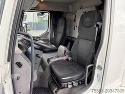 DAF LF 320 Sleeper Cab Koffer mit LBW Automatik AHK