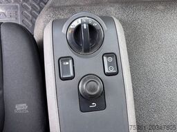 DAF LF 320 Sleeper Cab Koffer mit LBW Automatik AHK