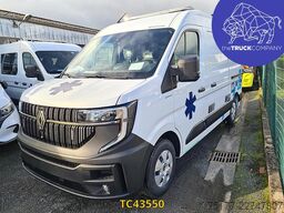 Renault Master ambulance