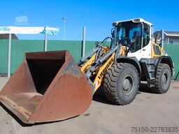 LIEBHERR L538 - Hochkippschaufel - Nr.: 098