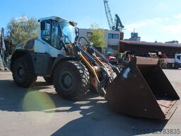 LIEBHERR L538 - Hochkippschaufel - Nr.: 098