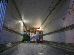 SCHMITZ CARGOBULL City Tiefkühler, 2. Achs drehbar, 3 to Ladebordw