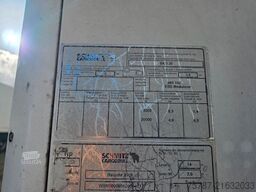 SCHMITZ CARGOBULL City Tiefkühler, 2. Achs drehbar, 3 to Ladebordw