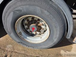 SCHMITZ CARGOBULL City Tiefkühler, 2. Achs drehbar, 3 to Ladebordw