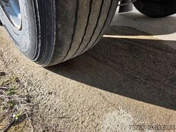 SCHMITZ CARGOBULL City Tiefkühler, 2. Achs drehbar, 3 to Ladebordw