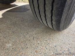 SCHMITZ CARGOBULL City Tiefkühler, 2. Achs drehbar, 3 to Ladebordw