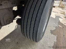 SCHMITZ CARGOBULL City Tiefkühler, 2. Achs drehbar, 3 to Ladebordw