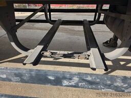 SCHMITZ CARGOBULL City Tiefkühler, 2. Achs drehbar, 3 to Ladebordw