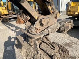 Komatsu PC 228 US-3 (binnendraaier / city krane)