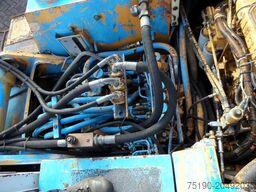 Liebherr R 902