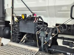 IVECO Stralis 460NP LNG Standklima Xenon 3 Stück