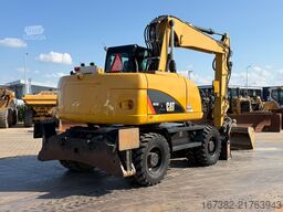 Caterpillar M313D VA - Outriggers + Blade