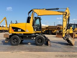 Caterpillar M313D VA - Outriggers + Blade