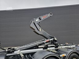 Mercedes-Benz AROCS 3645 8x4 / HIAB Z KRAAN + HAAKARM