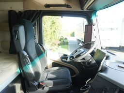 Mercedes-Benz Actros 2545 MP5 / KRONE 18 EPAL box body