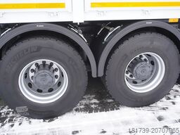 Mercedes-Benz Arocs 2633 flatbed truck / Crane FASSI