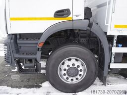 Mercedes-Benz Arocs 2633 flatbed truck / Crane FASSI