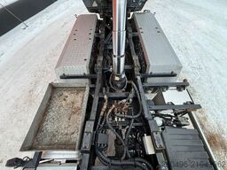 MAN TGX 33.560 6x4 INTARDER / BOX L=4697 mm