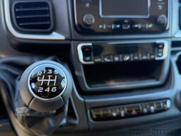 TOYOTA FURGONE NOLEGGIO