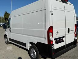 TOYOTA FURGONE NOLEGGIO