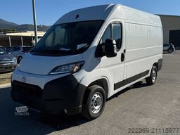 TOYOTA FURGONE NOLEGGIO