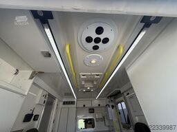 MAN TGE 180 50 180pk Automaat 50 AMBULANCE INCL STR...